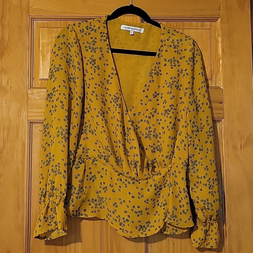 Cupcakes & Cashmere Floral Wrap Blouse Mustard Yellow Blue Peplum Women's L